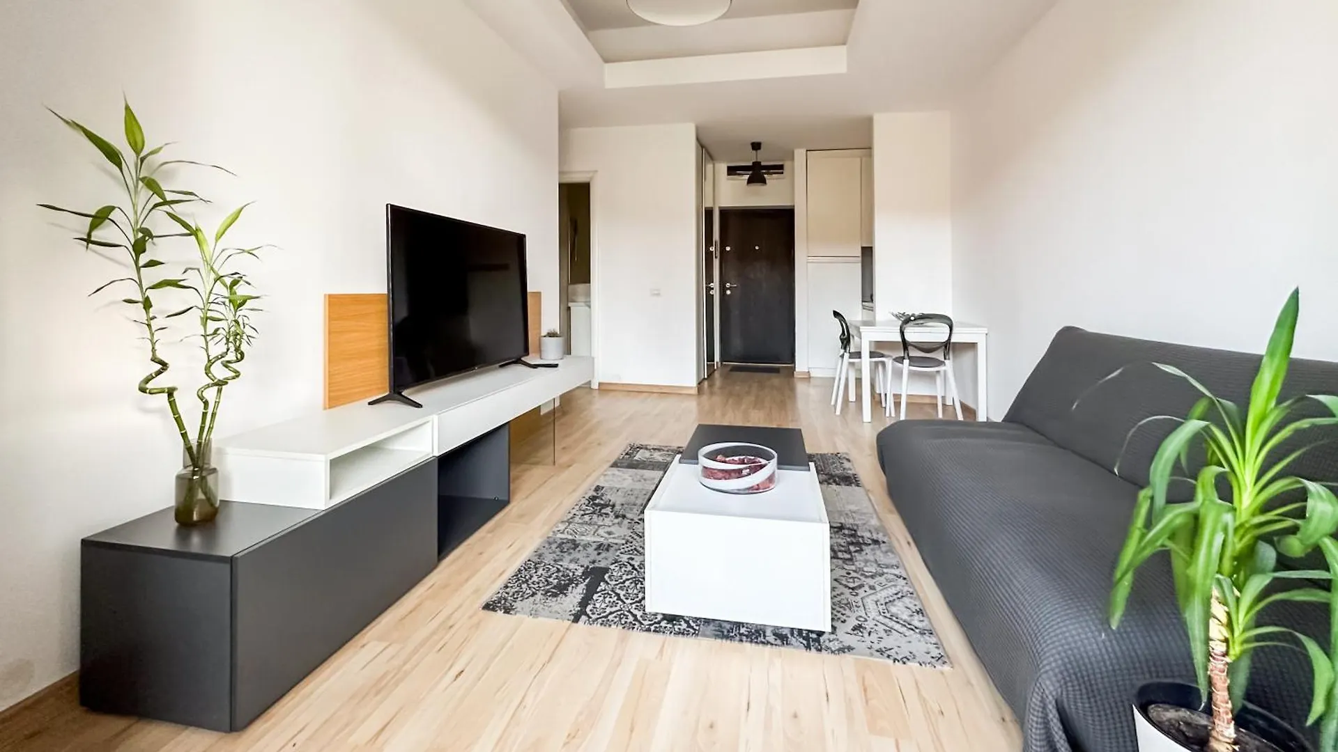 Garden Apartment - Herastrau Park 3Min Walk Bucharest Romania